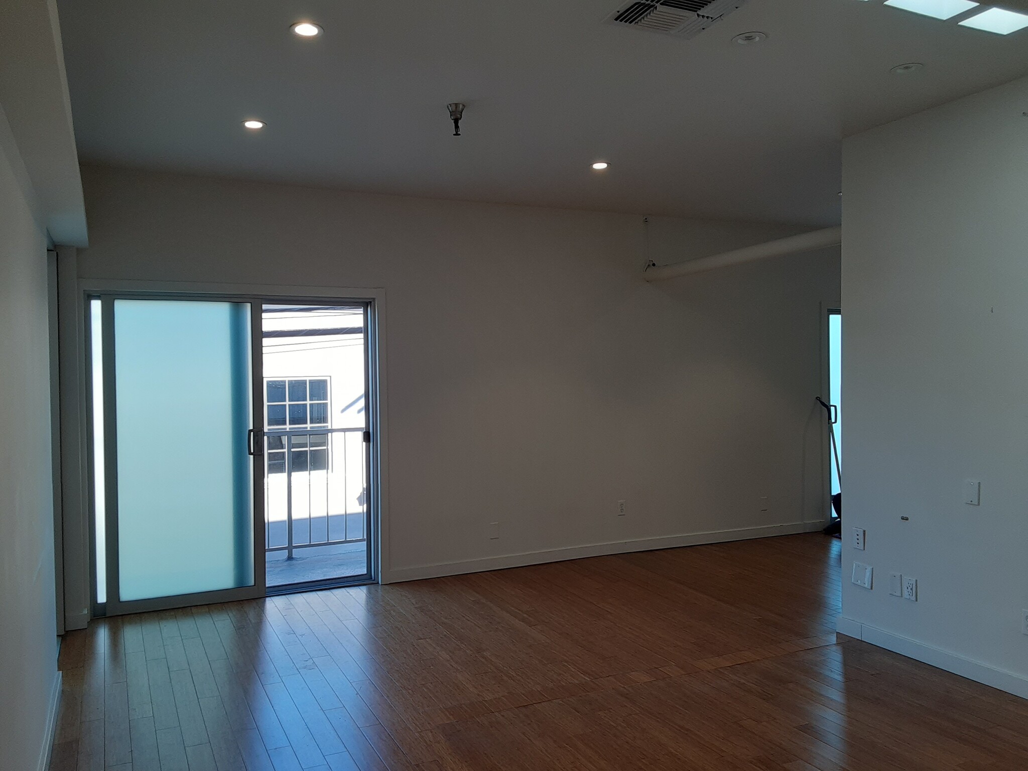 7257 Beverly Blvd, Los Angeles, CA for lease Interior Photo- Image 1 of 5