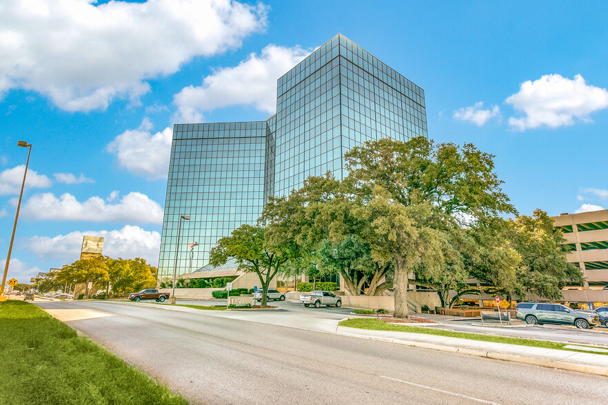 1250 NE Loop 410, San Antonio, TX for lease - Building Photo - Image 3 of 4