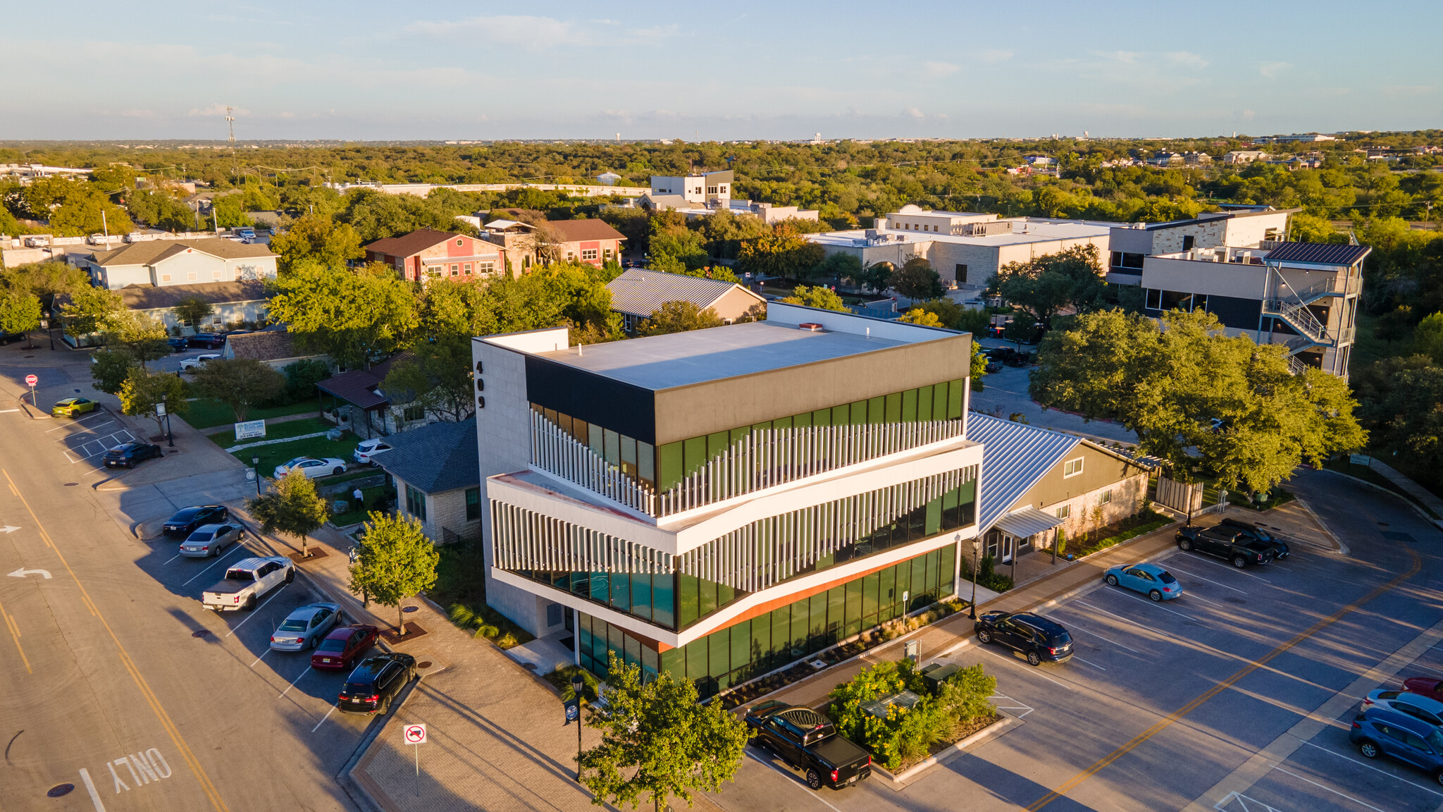 411 W Main St, Round Rock, TX for lease Building Photo- Image 1 of 13