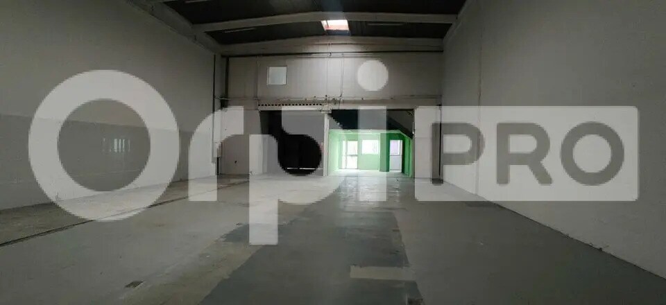 Flex in Bondoufle for lease - Interior Photo - Image 1 of 8