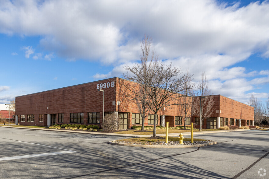 6990 Snowdrift Rd, Allentown, PA for lease - Primary Photo - Image 1 of 5