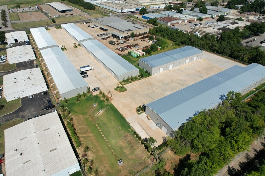 120 N Rockwell Ave, Oklahoma City, OK for lease - Building Photo - Image 2 of 11