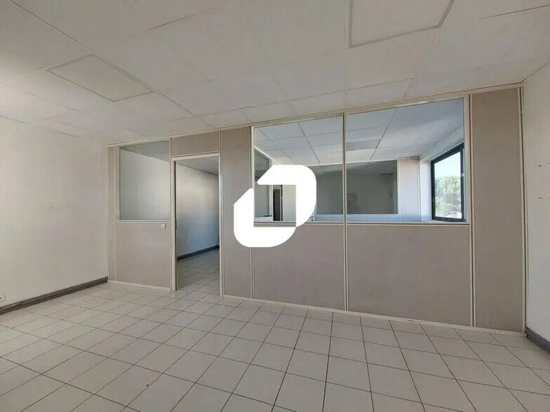 Office in Mauguio for lease - Interior Photo - Image 1 of 22