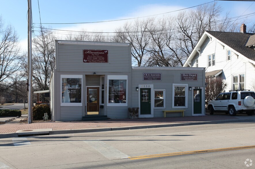 9234 Pflumm Rd, Lenexa, KS 66215