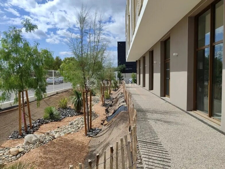 Office in Le Crès for lease - Building Photo - Image 1 of 6