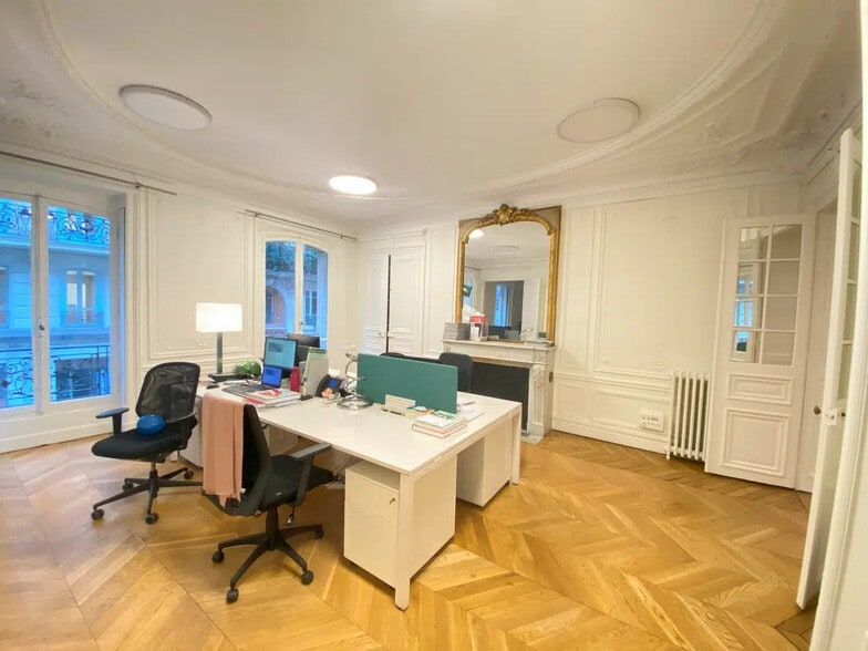 Office in Paris for lease - Interior Photo - Image 2 of 7