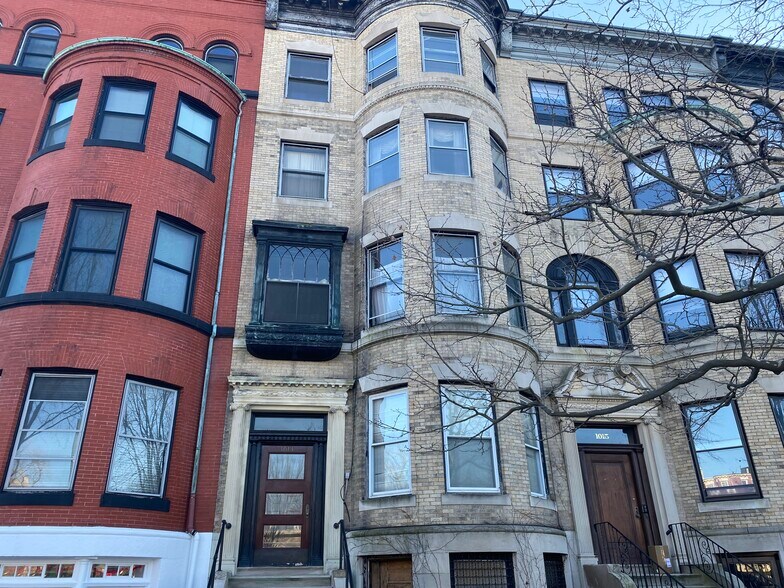 1013 Beacon St, Brookline, MA 02446