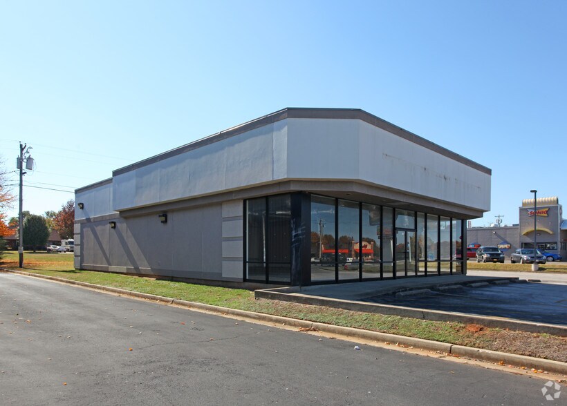 210 W Avalon Ave, Muscle Shoals, AL for sale - Primary Photo - Image 1 of 1