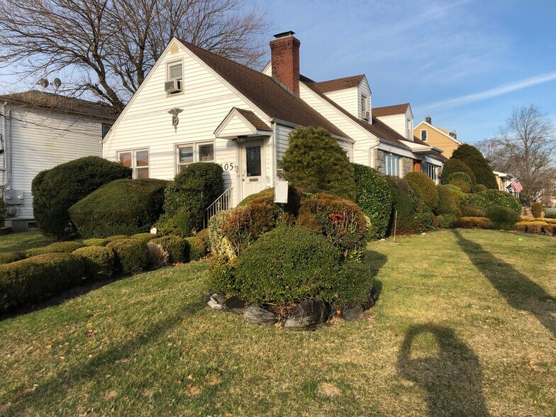 336 Scranton Ave, Lynbrook, NY for sale - Primary Photo - Image 1 of 1