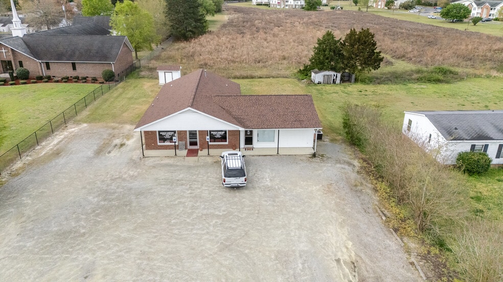 698 E New Hope Rd, Goldsboro, NC for sale - Primary Photo - Image 1 of 19