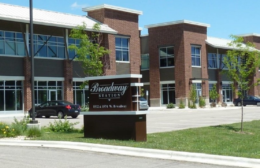 1574 W Broadway, Madison, WI for lease - Building Photo - Image 2 of 3