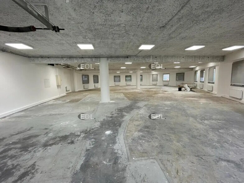 Flex in Nanterre for lease - Interior Photo - Image 2 of 6