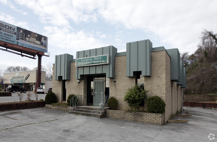 3952 Brainerd Rd, Chattanooga, TN 37411