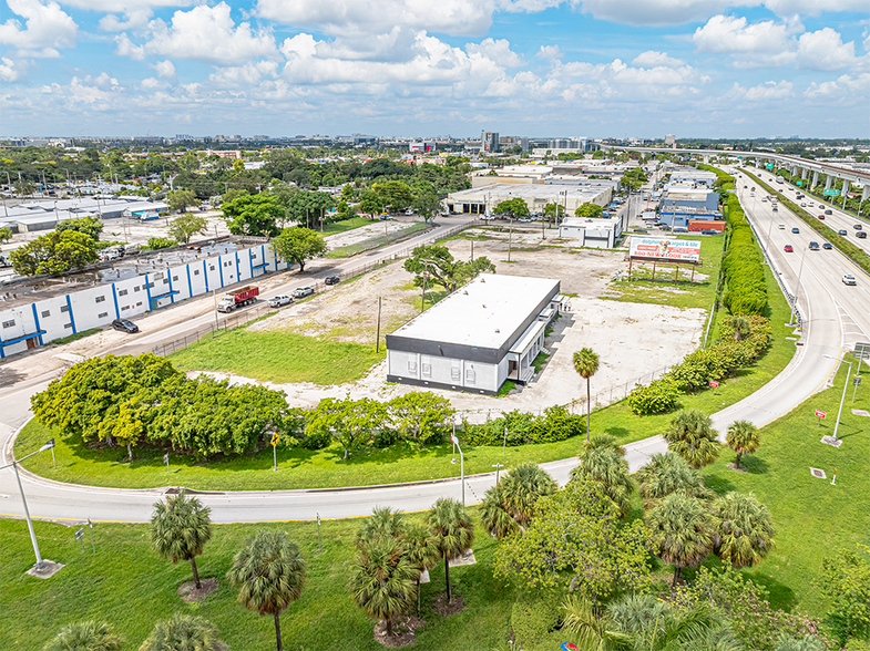 2901 NW 39th St, Miami, FL for lease - Building Photo - Image 3 of 14