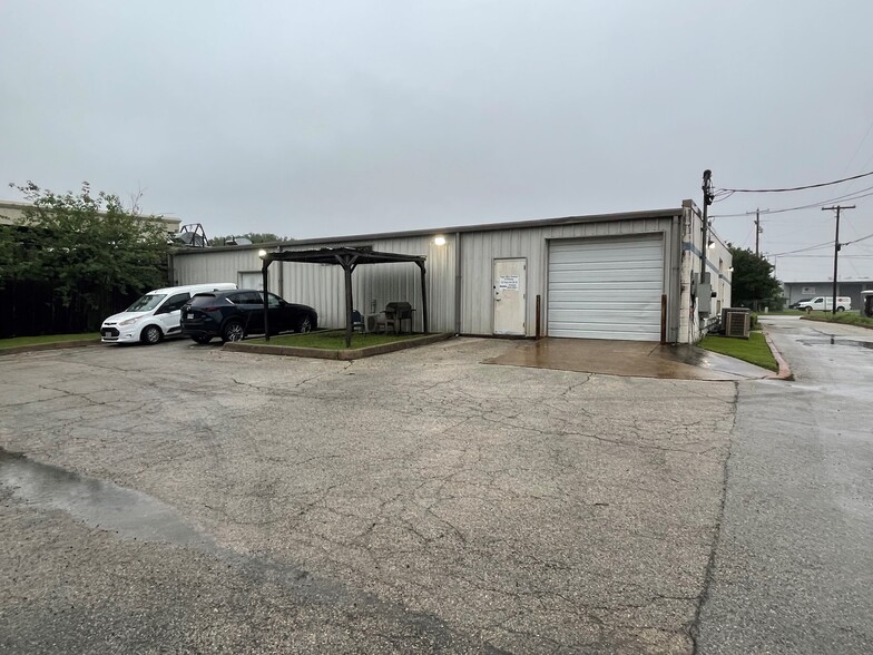 221 Texas Ave, Round Rock, TX for lease - Building Photo - Image 3 of 3