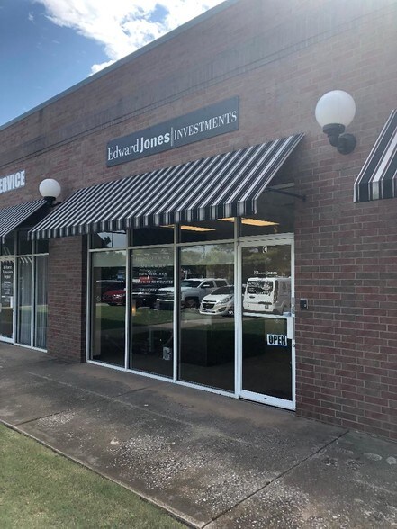 1932 W Lindsey St, Norman, OK for lease - Building Photo - Image 2 of 3