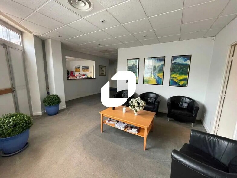 Office in Évry-Courcouronnes for lease - Lobby - Image 3 of 8