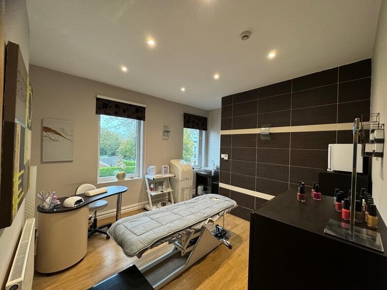 71 Church St, Bolton for lease - Building Photo - Image 3 of 10