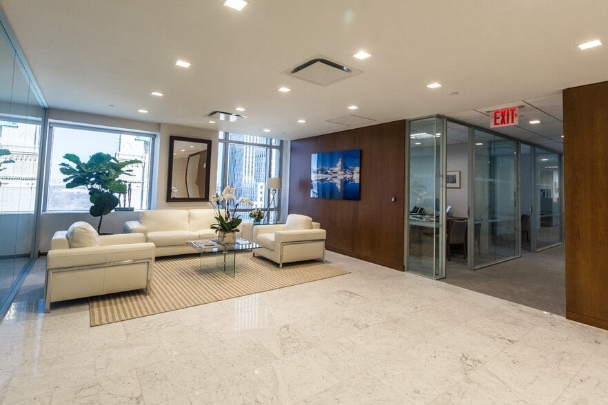 712 Fifth Ave, New York, NY for lease - Interior Photo - Image 3 of 13