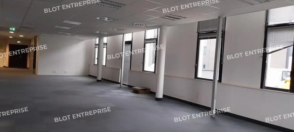 Office in Guipavas for lease Interior Photo- Image 1 of 17