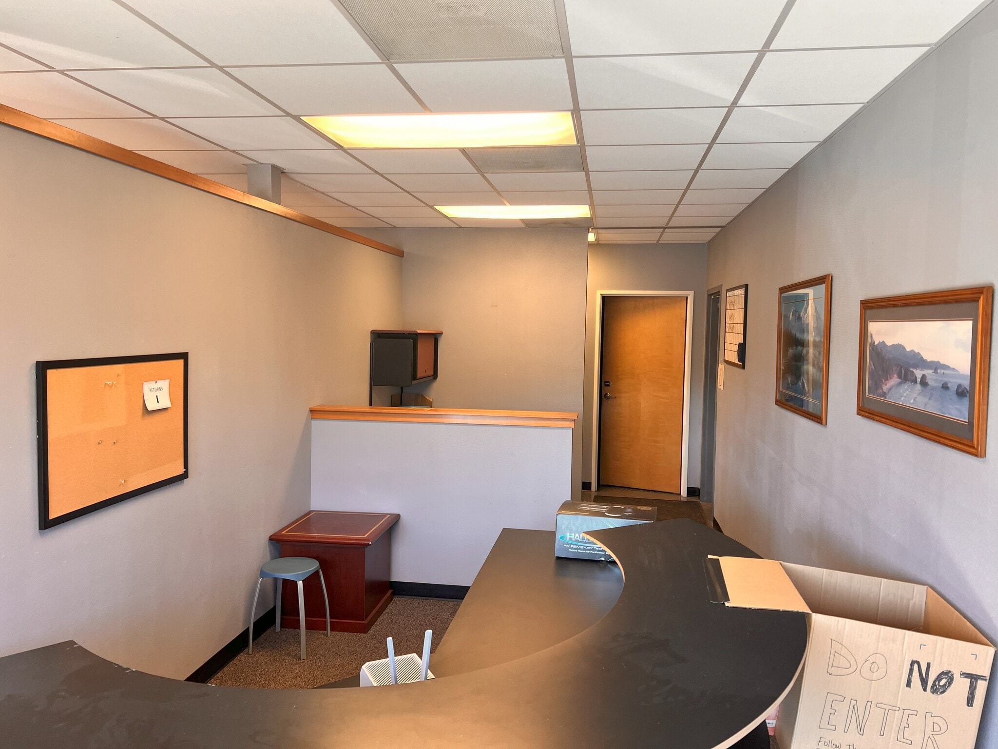 580 Portland Ave, Gladstone, OR for lease Interior Photo- Image 1 of 10