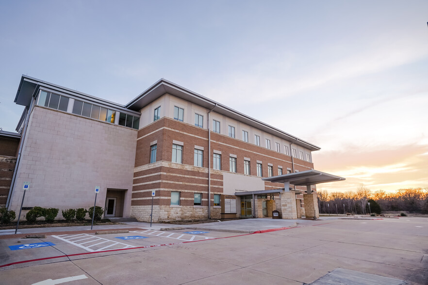 1903 Doctors Hospital Dr, Bridgeport, TX for lease - Building Photo - Image 2 of 7