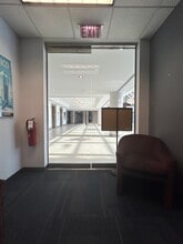 111 Pfingsten Rd, Deerfield, IL for lease Building Photo- Image 2 of 9