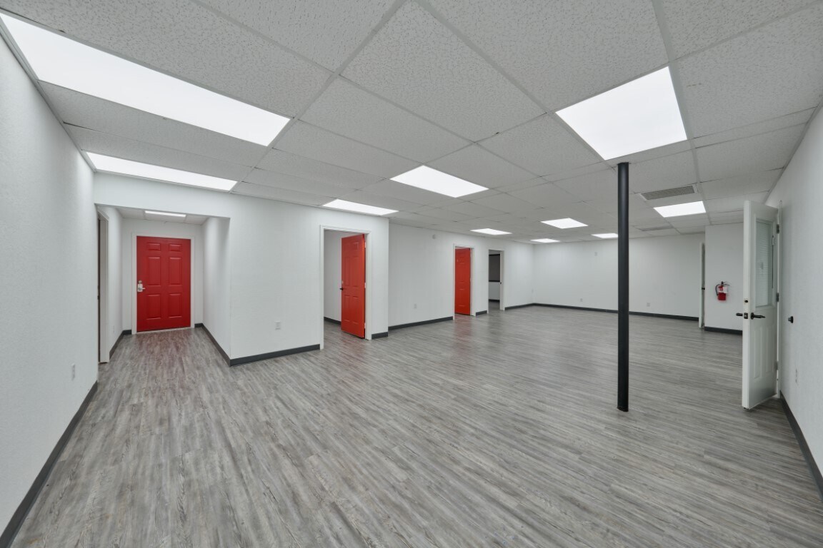 1300 S Frazier St, Conroe, TX 77301 Frazier Business Park