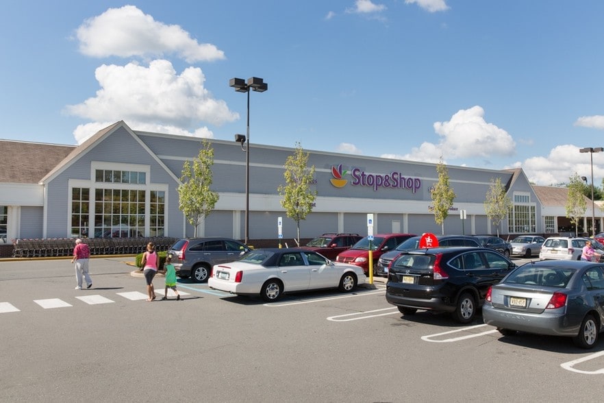 220 W County Line Rd, Jackson, NJ for lease - Building Photo - Image 2 of 3