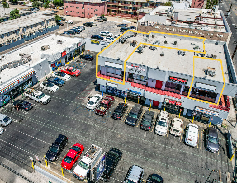 6801-6817 Sepulveda Blvd, Van Nuys, CA for lease - Building Photo - Image 2 of 20