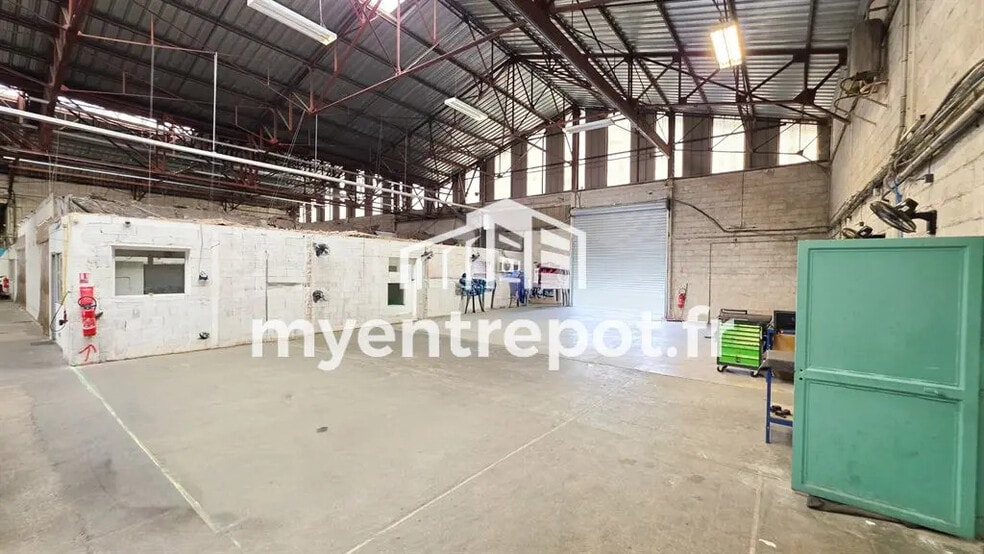 Flex in Marseille for lease - Building Photo - Image 1 of 6