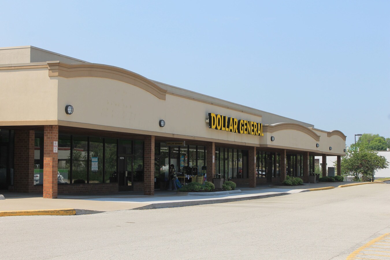 4028 Blackhawk Rd, Rock Island, IL 61201