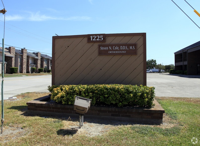 1225 N 25th St, Texas City, TX for lease - Building Photo - Image 3 of 23