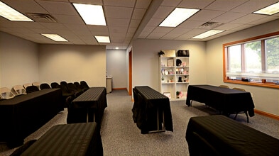 5793 W Grande Market Dr, Appleton, WI for lease Interior Photo- Image 1 of 5