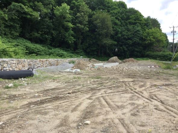 3025 East Main Street, Waterbury, CT for sale - Building Photo - Image 2 of 3