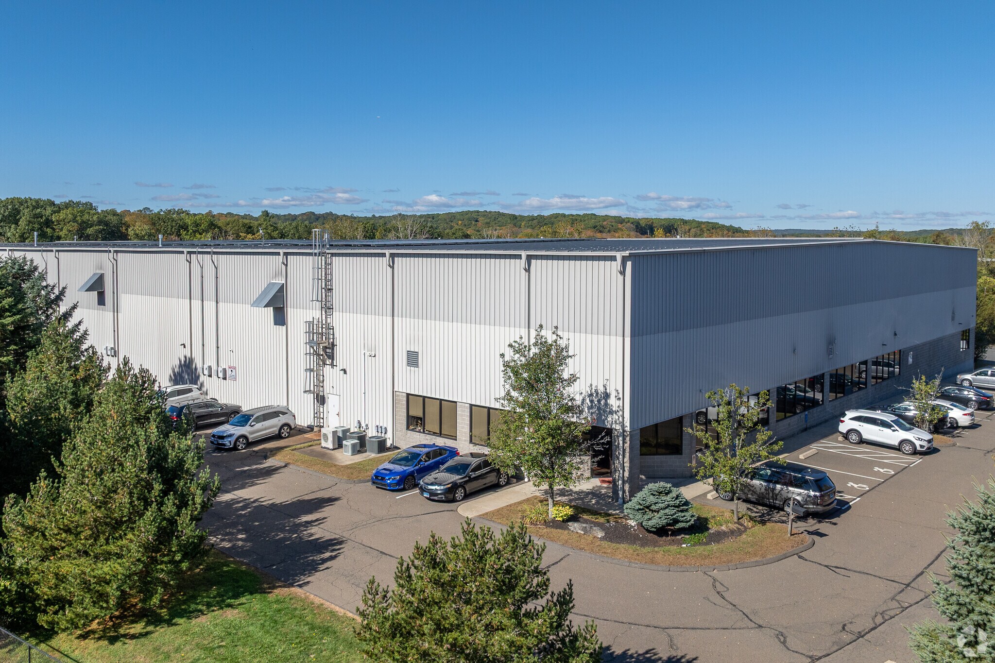 25 Trefoil Dr, Trumbull, CT for sale Primary Photo- Image 1 of 1