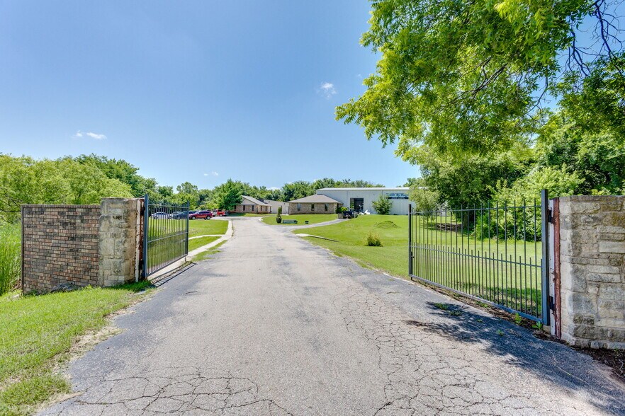 Portfolio of 2 Income Producing Props portfolio of 2 properties for sale on LoopNet.com - Building Photo - Image 2 of 18