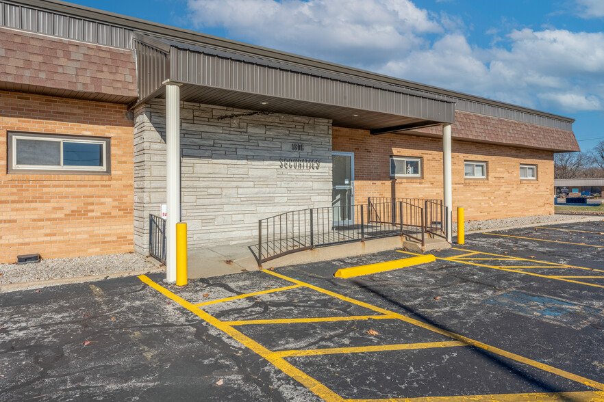 1806 W 11th St, Sedalia, MO for lease - Building Photo - Image 3 of 9