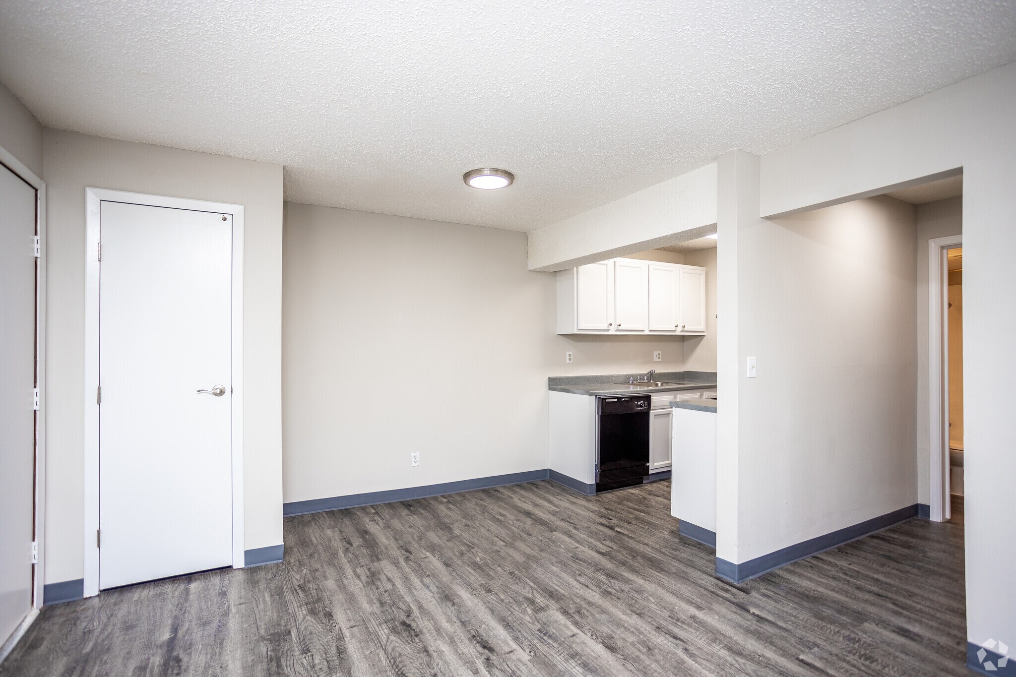 2400 Hickman Rd, Des Moines, IA 50310 Hickman Flats