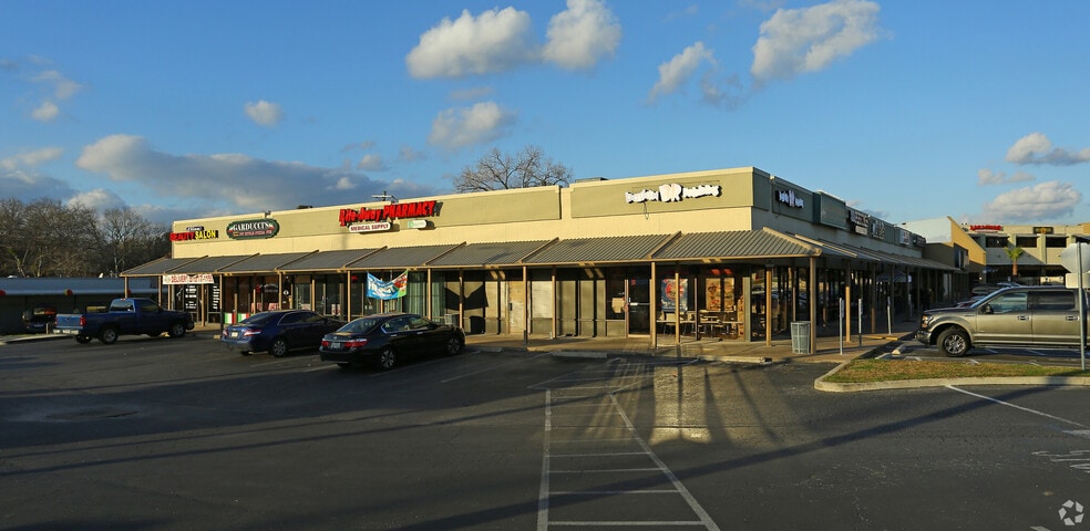 730 W Stassney Ln, Austin, TX for lease - Building Photo - Image 2 of 5