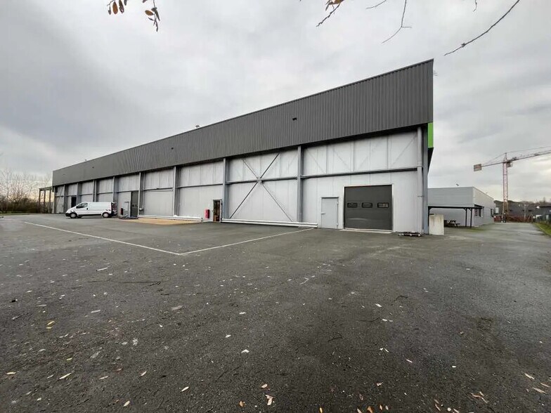 Office in Beychac-et-Caillau for lease - Building Photo - Image 3 of 13