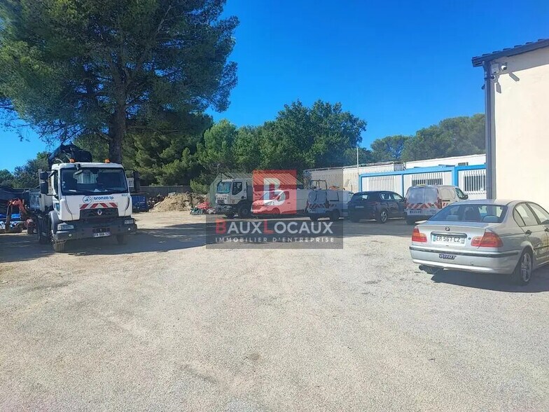 Industrial in Grans for lease - Building Photo - Image 3 of 5