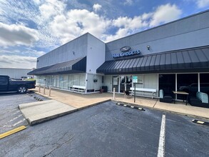 562 Wylie Rd SE, Marietta, GA for lease Building Photo- Image 2 of 15