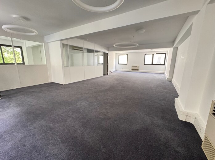 110 Rue De La Jonquière, Paris for lease Interior Photo- Image 1 of 3