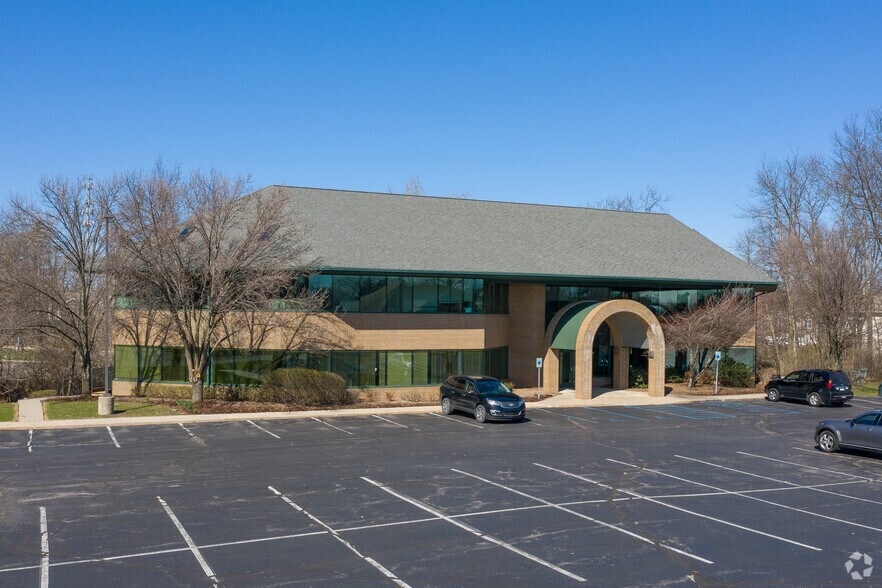 1750-1770 Grand Ridge Ct NE, Grand Rapids, MI for sale - Primary Photo - Image 1 of 1