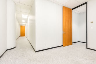 2155 Kalakaua Ave, Honolulu, HI for lease Interior Photo- Image 1 of 12