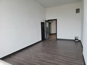 1034 S 18th St, Manitowoc, WI for lease Interior Photo- Image 2 of 8