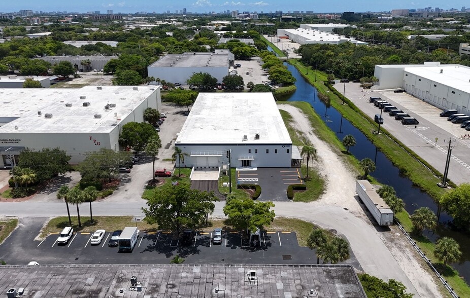 6630 NW 16th Ter, Fort Lauderdale, FL for lease - Building Photo - Image 3 of 31