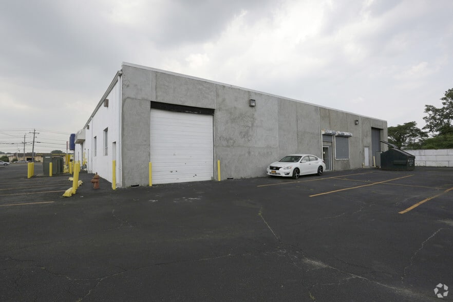 1821 Broad Hollow Rd, Farmingdale, NY for lease - Building Photo - Image 3 of 5
