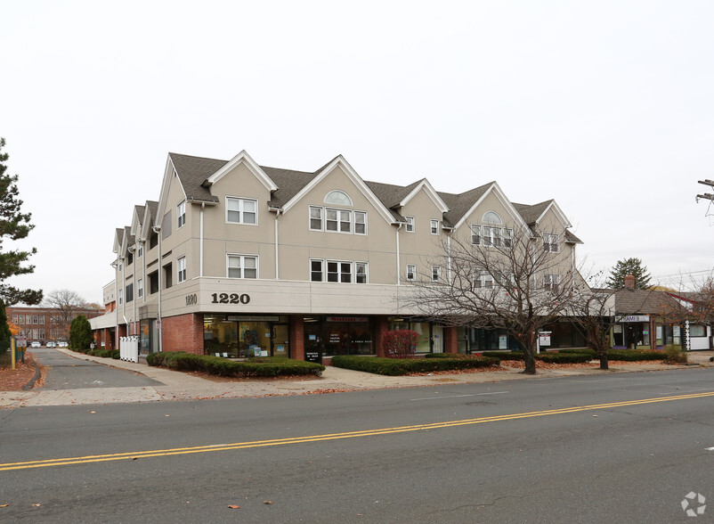 1212 Whitney Ave, Hamden, CT for sale - Primary Photo - Image 1 of 1